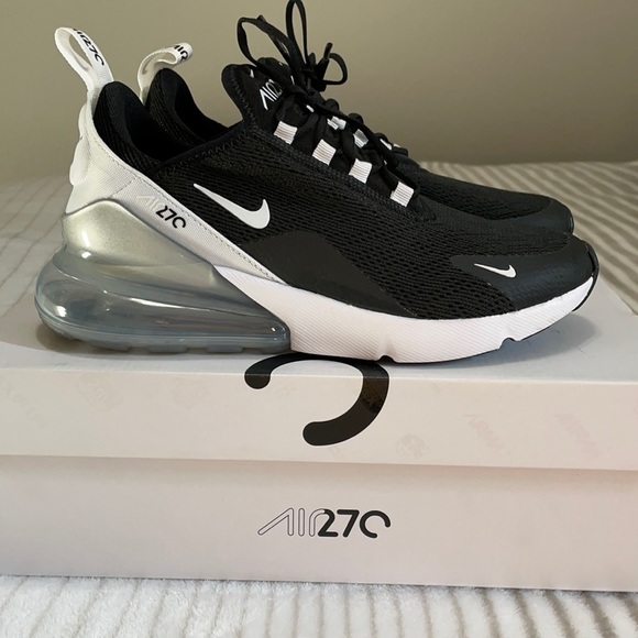 Nike Shoes - Nike Air Max 270